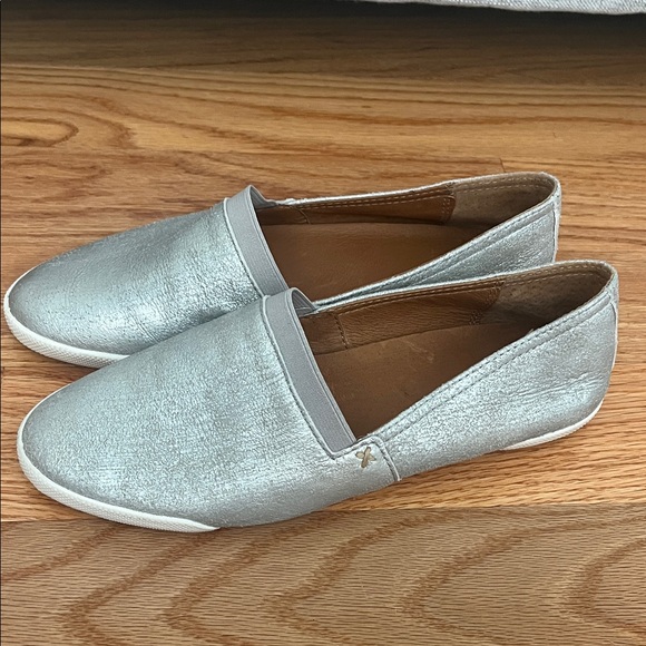 Frye Metallic Silver Women's Flats - Picture 3 of 4